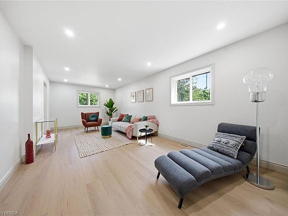 5th image of 14 Bond St