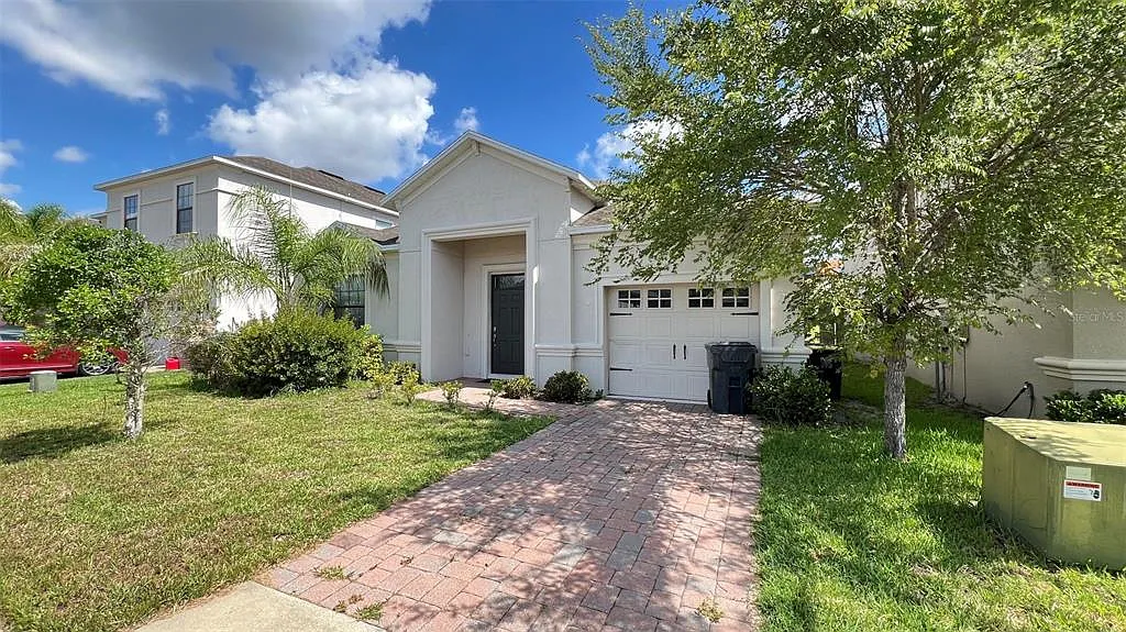 4 bed, 3.0 bath, 2215 sqft, $2,295 — Photo 2