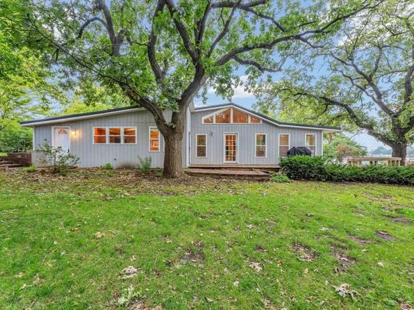 378 Lakeshore Dr, Alma, KS 66401