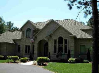 3665 Flintlock Rd, Suamico, WI 54173