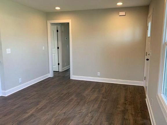 4th image of 205 Desoto Dr