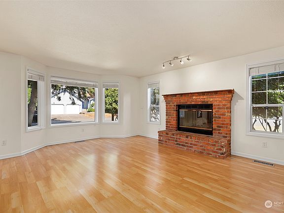 5th image of 1363 Bartlett Court NW