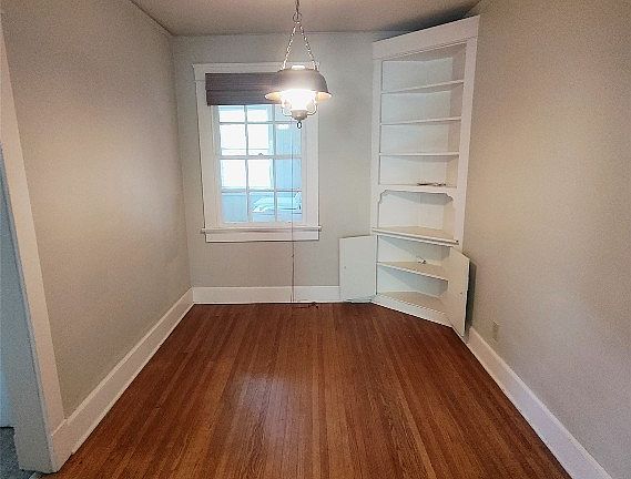 3rd image of 932 E Fairview Ave APT C