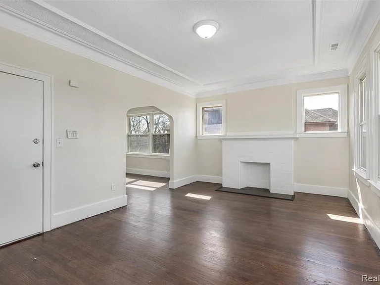 3217 Elmhurst St — Photo 3