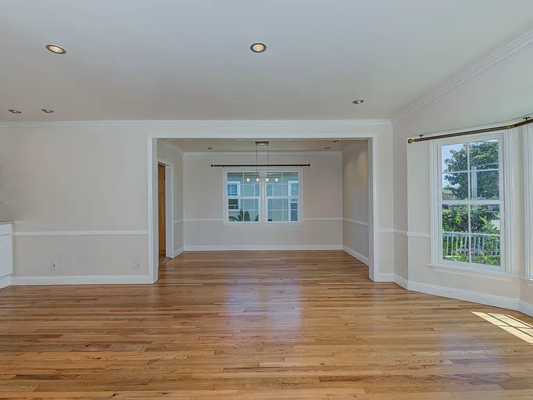 324 Flower St — Photo 12