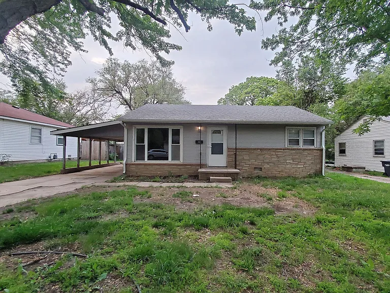 7214 E Castle Dr — Photo 6