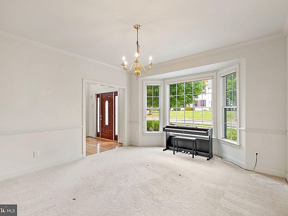 5th image of 23 Twin Creeks Dr