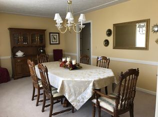8210 Woodbriar Dr, Evansville, IN 47715