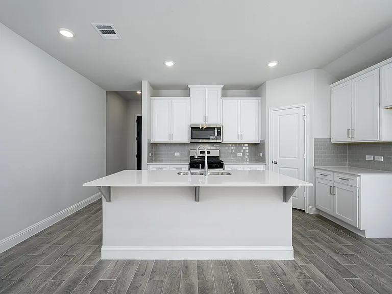 501 Amenduni Ln — Photo 6