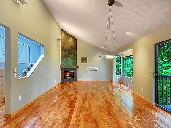 2nd image of 1108 109th Ave SE