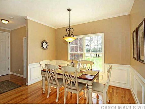 5th image of 165 Canopy Oak Ln