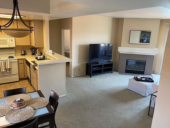 4th image of 2050 Camino De La Reina Unit 315