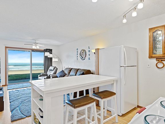 4th image of 145 NW Inlet Ave #124