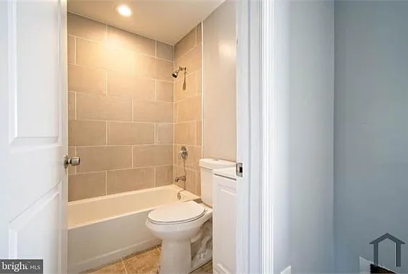 5504 Midwood Ave #2 — Photo 36