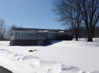 2715 W Cohoctah Rd, Fowlerville, MI 48836