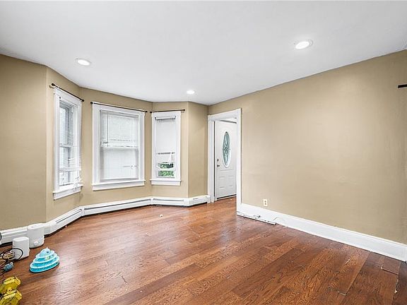 3rd image of 8 Thomas Ave