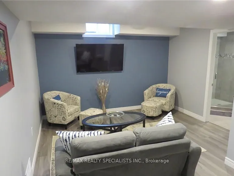 101 Roselawn Cres — Photo 20
