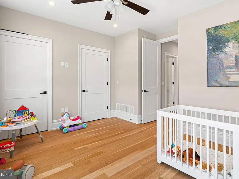 2525 Brown St — Photo 17