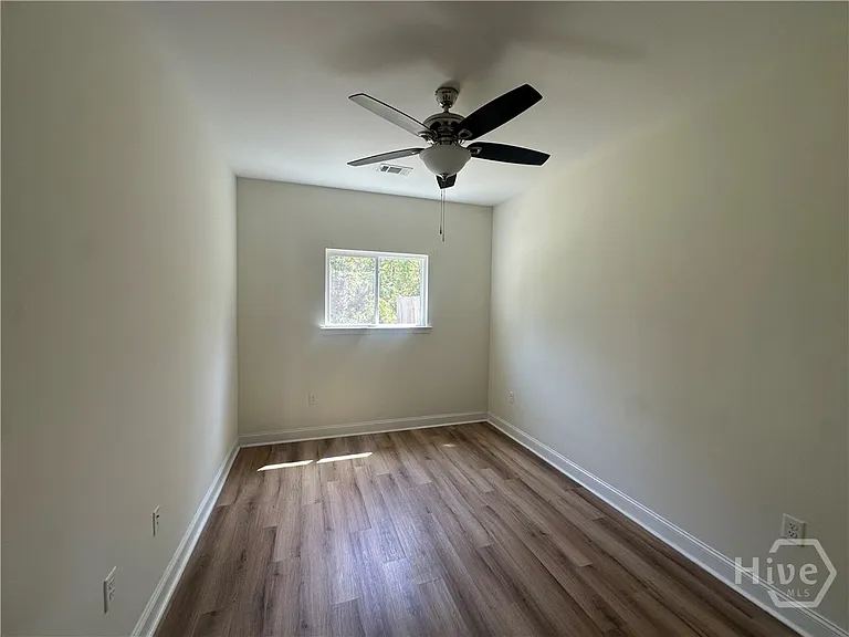 373 Carter St #B — Photo 9