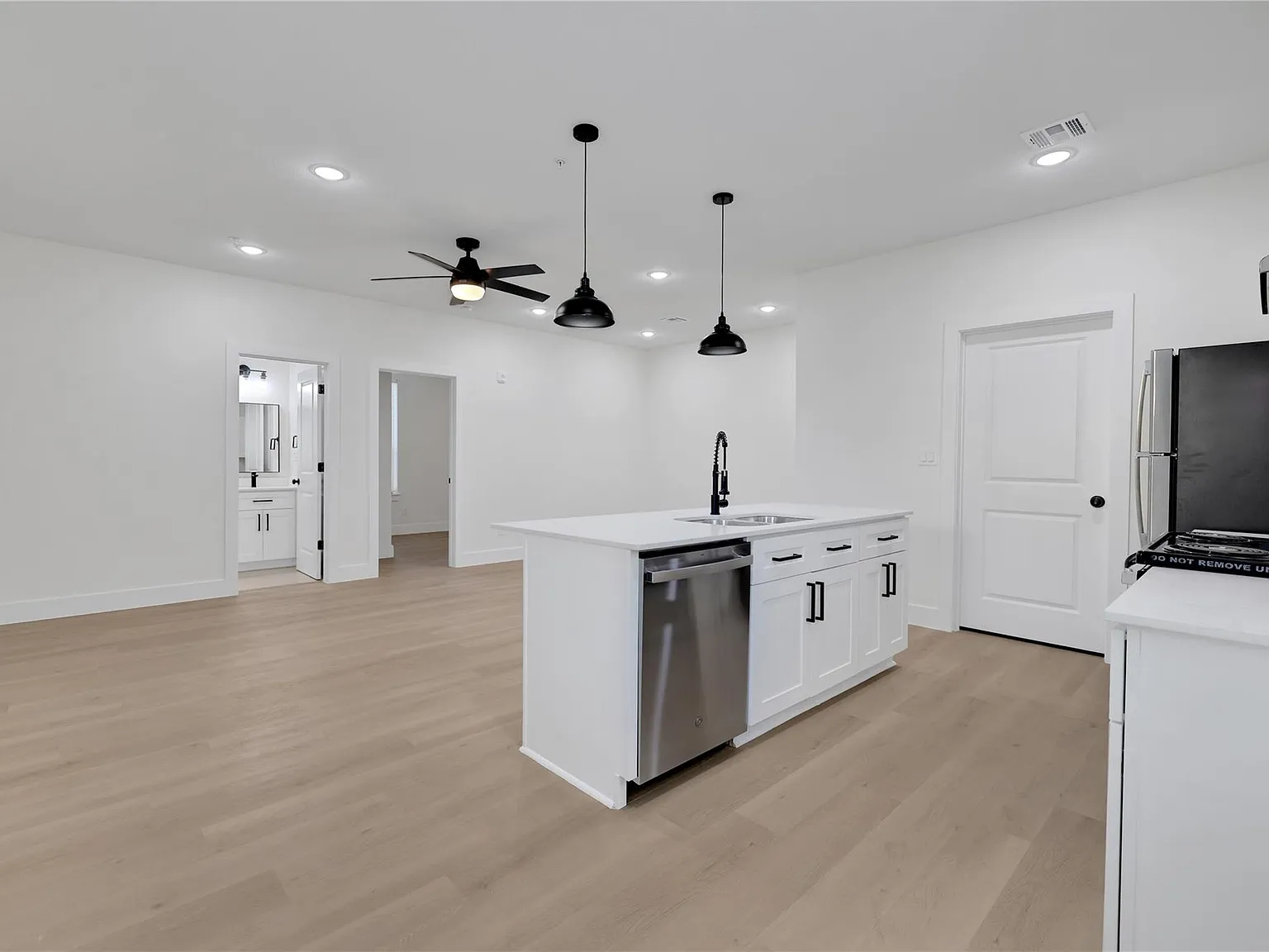 2 bed, 2.0 bath, 928 sqft, $1,650 — Photo 4