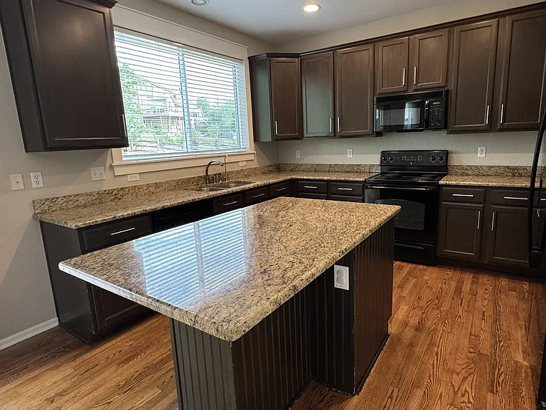 2390 Broadleaf Loop — Photo 7
