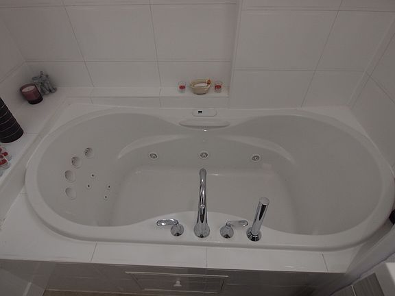 Multi Jet Jacuzzi Tub