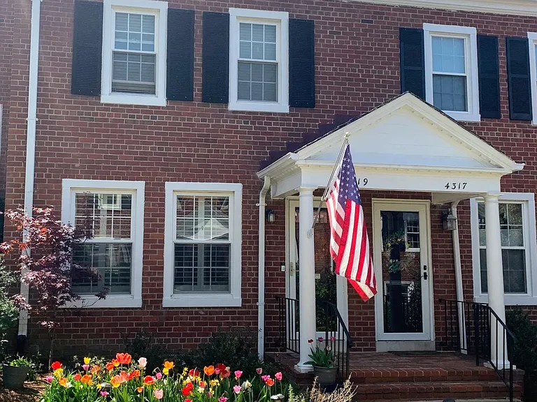 4319 awaits you in a quiet section of the area's popular Fairlington community.