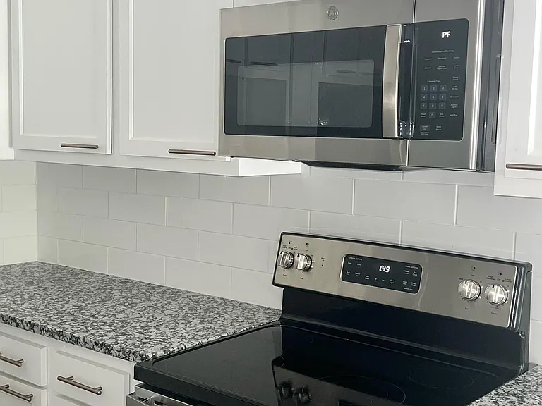1050 Horsemans Ln #204 — Photo 4
