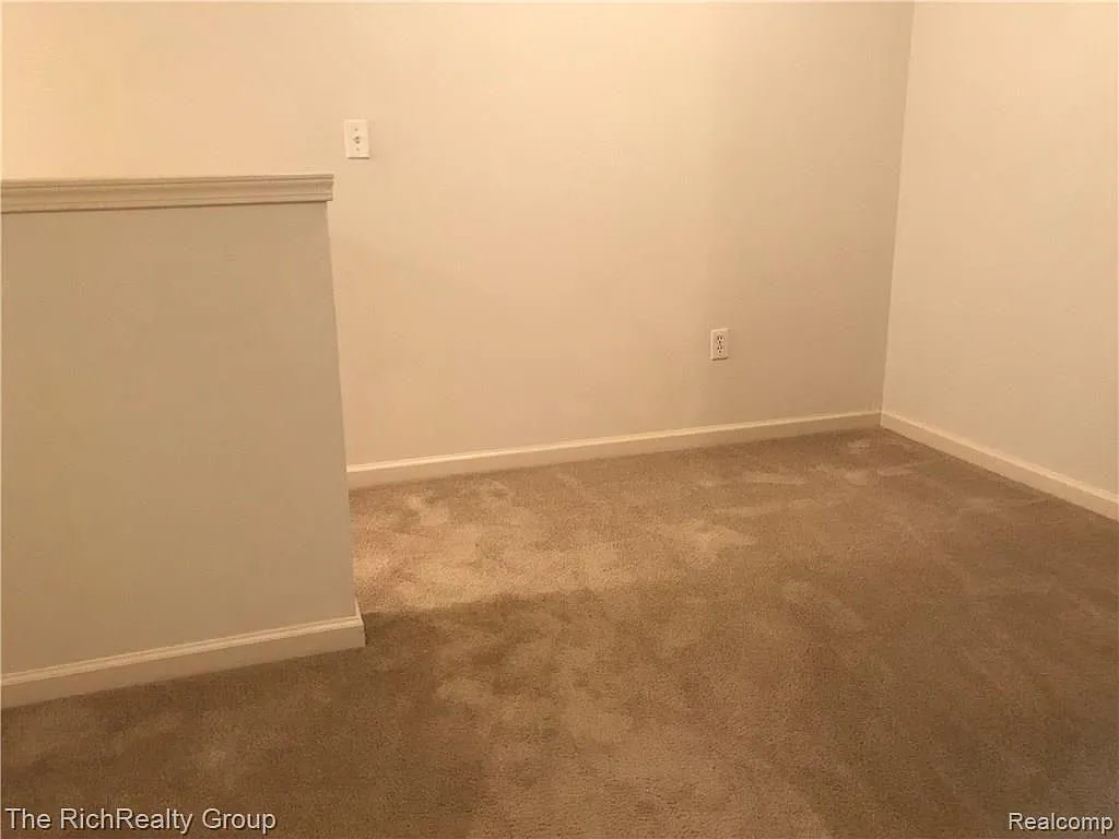 2 bed, 2.5 bath, 1669 sqft, $2,000 — Photo 2
