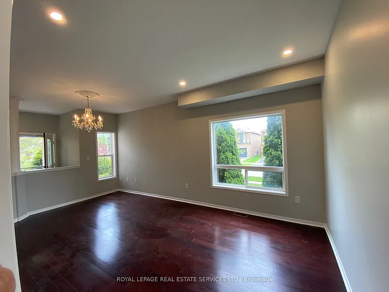 2362 Woodridge Way — Photo 4