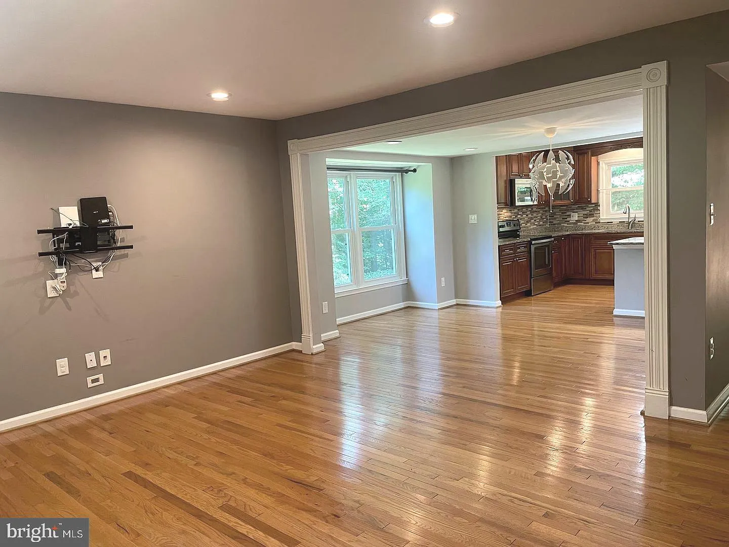 3 bed, 3.5 bath, 2860 sqft, $3,395 — Photo 2