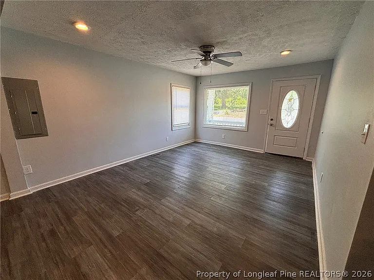 929 Fleetwood Dr — Photo 6