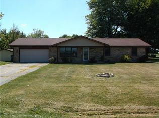 8552 Country Ln, Troy, IL 62294