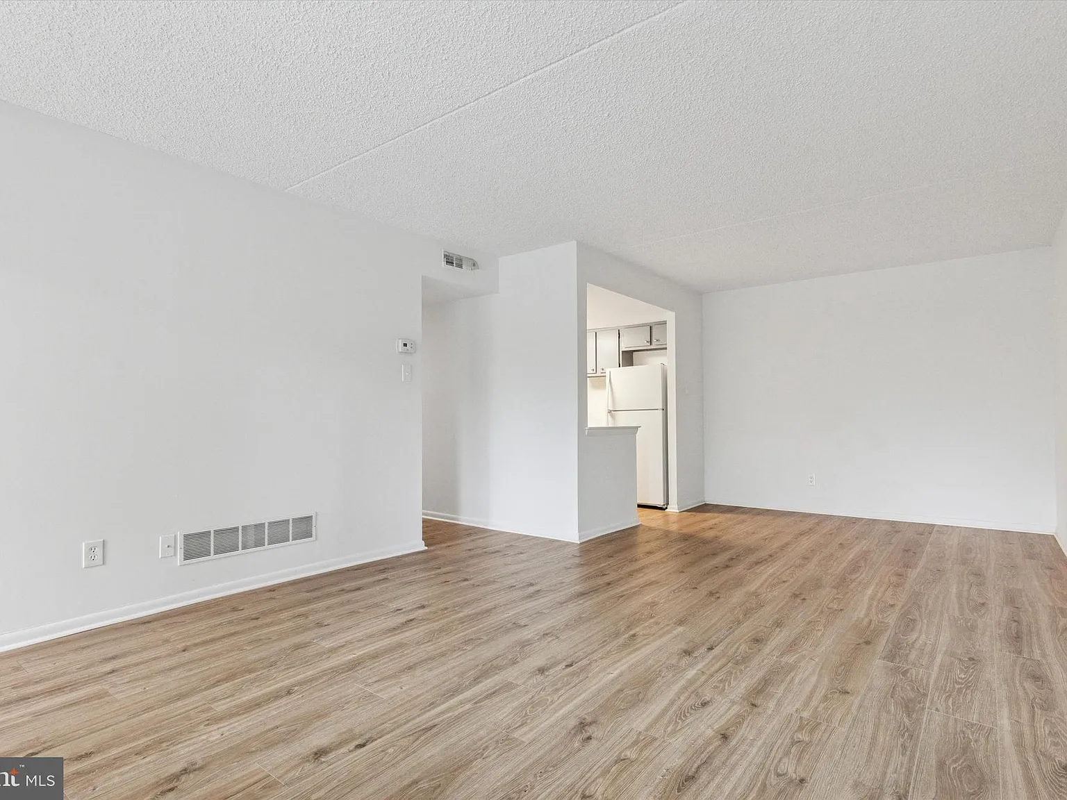 2 bed, 960 sqft, $1,950 — Photo 2
