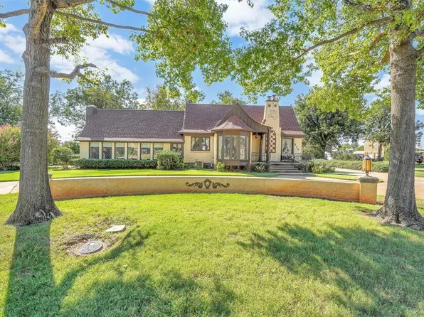 914 E Commerce St, Altus, OK 73521