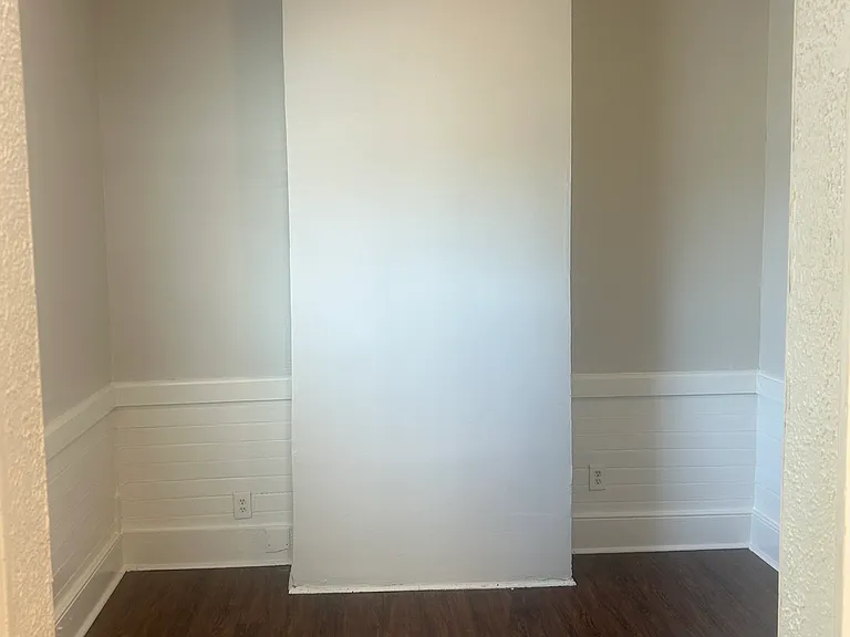 520 E Hall Ln — Photo 14