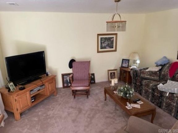 3rd image of 811 Northwood Dr