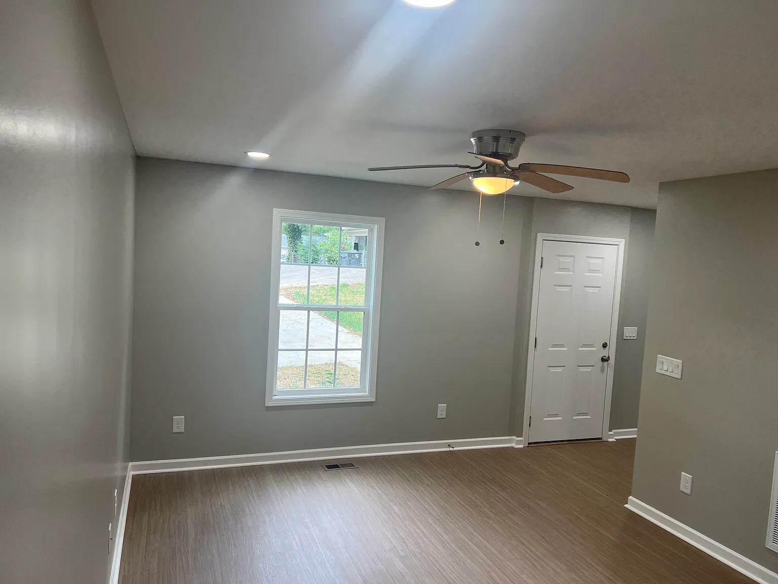 2 bed, 1.5 bath, 912 sqft, $1,750 — Photo 4