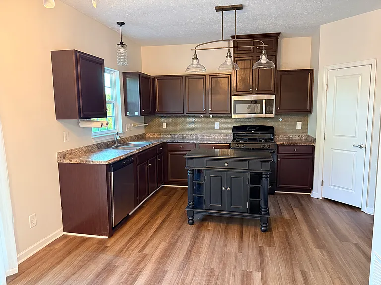 5055 Lake Forest Dr — Photo 8