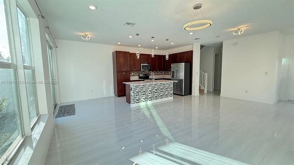 Building Photo - 1040 Rio Ct #TOWNHOUSE