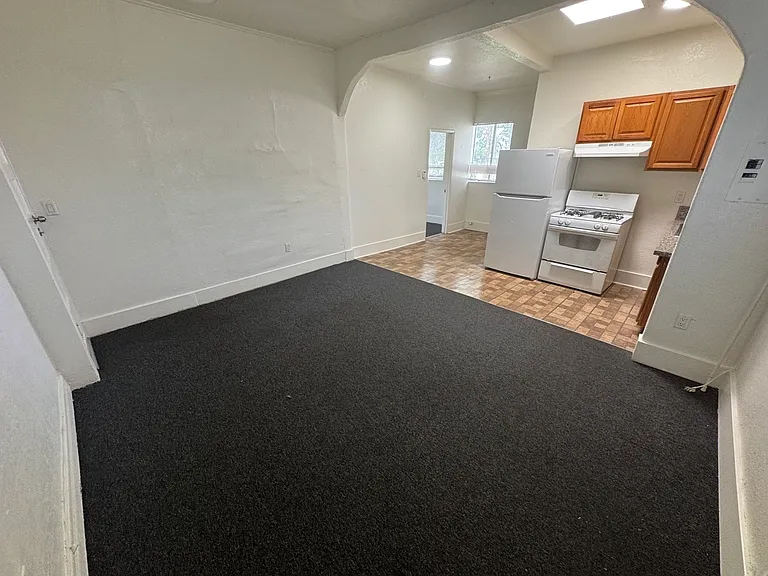 127 N Burlington Ave #C — Photo 10