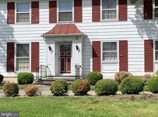 11128 Luxmanor Rd, Rockville, MD 20852