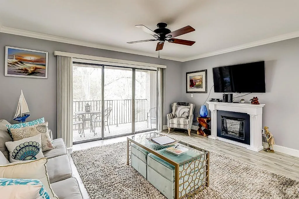 2 bed, 1258 sqft, $2,100 — Photo 4