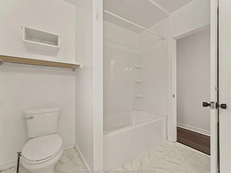 1533 Alexis Rd — Photo 17