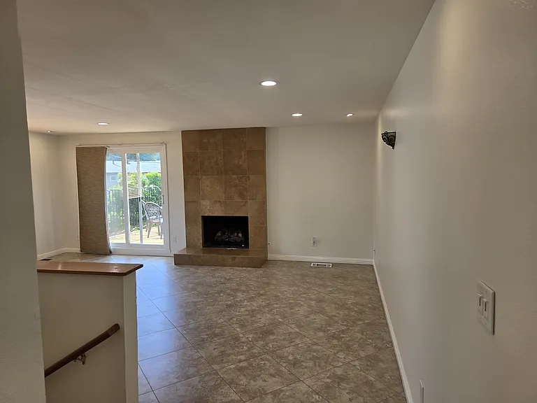 1037 Alta Vista Dr — Photo 31