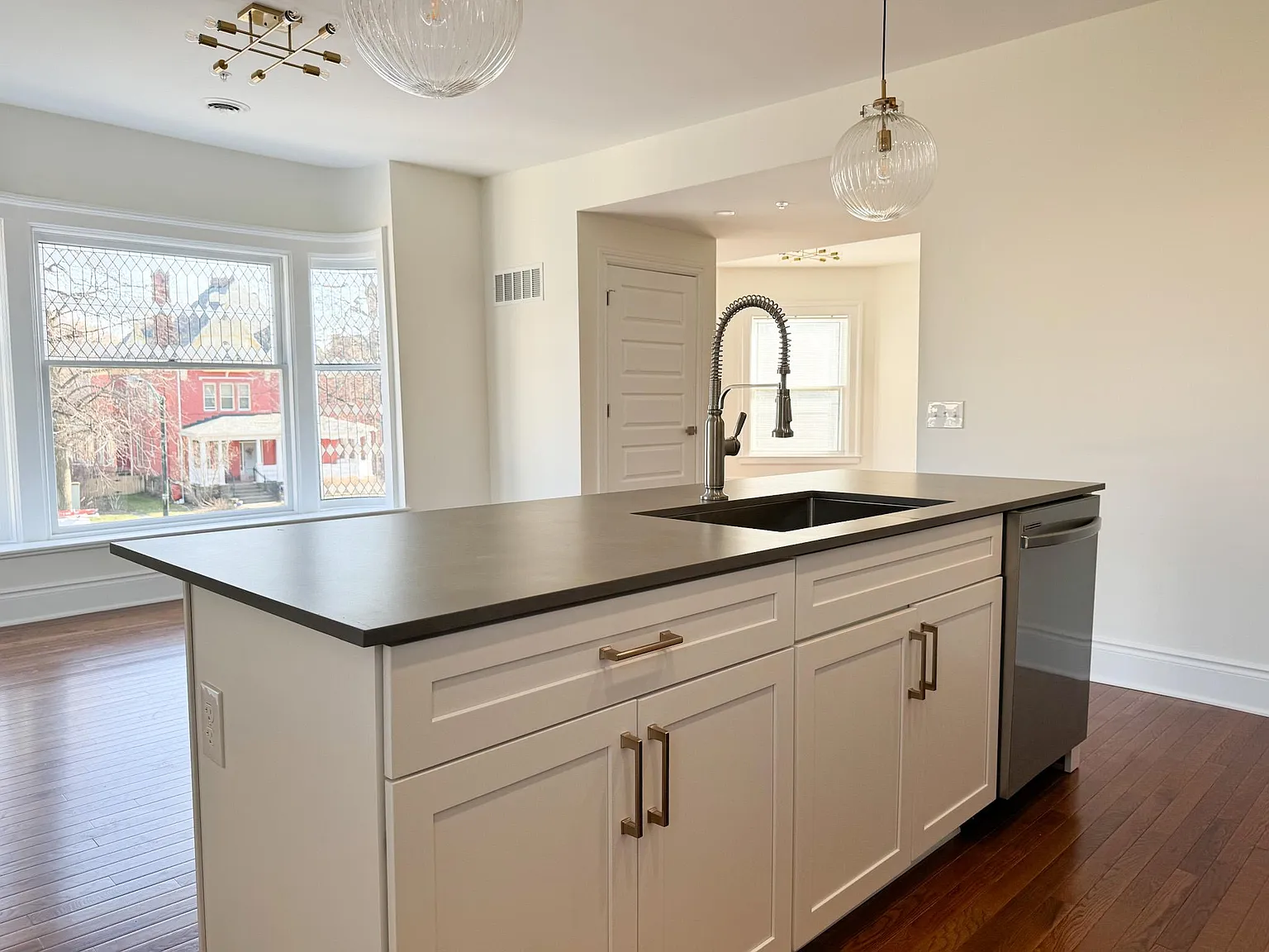3 bed, 2000 sqft, $2,750 — Photo 1