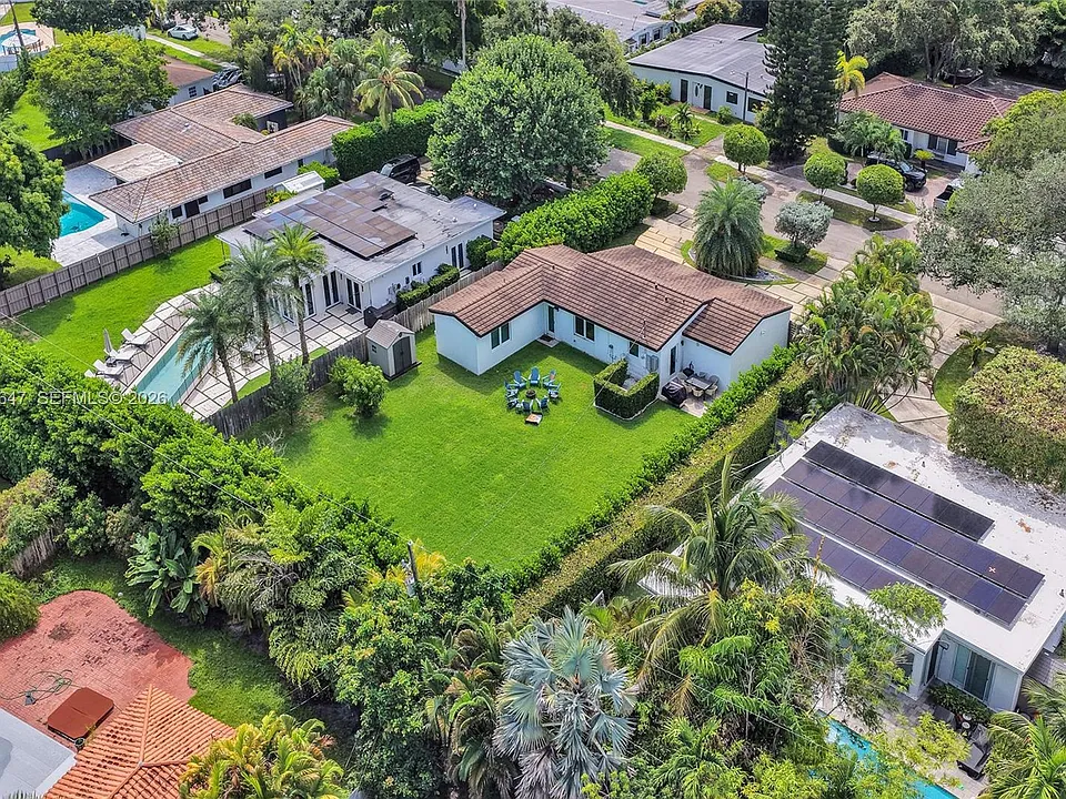 2105 Alamanda Dr