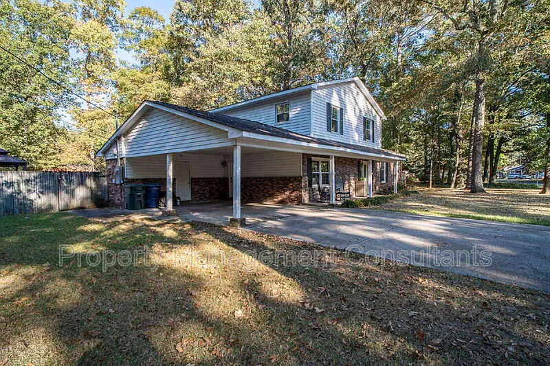 5 bed, 3.0 bath, 2476 sqft, $2,300 — Photo 4