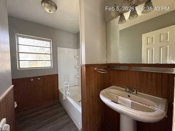 5th image of 204 W Walnut St