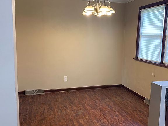 4th image of 4622 Pinegrove Ave